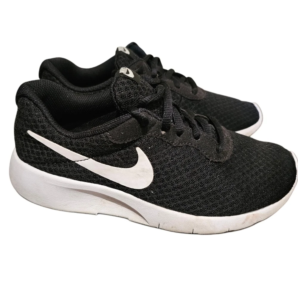 Nike Tanjun sneakers‎ casual shoes boys shoes size 4 Youth - Picture 3 of 8